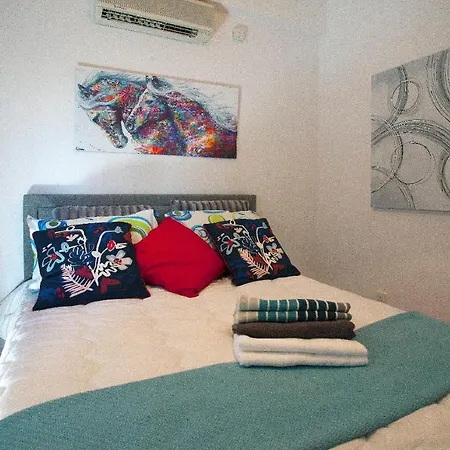 Apartment Thalia Charm, Beachfront